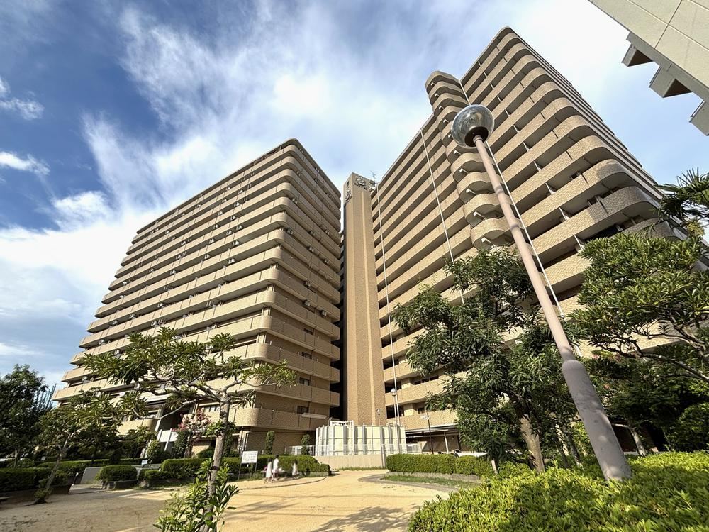 3LDK apartment in Nishiyodogawa Ward, Osaka - Photo 1