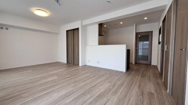 3LDK+S apartment in Yodogawa Ward, Osaka - Photo 1