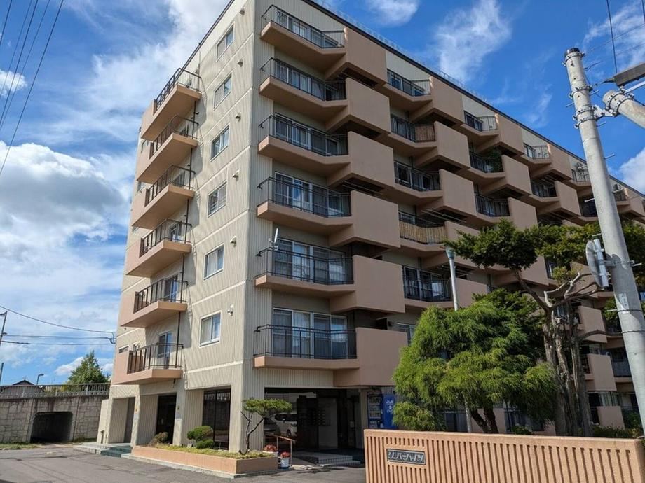 4LDK apartment in Asahikawa, Hokkaido - Photo 1