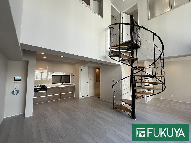 2LDK apartment in Chuo Ward, Kobe, Hyogo - Photo 1