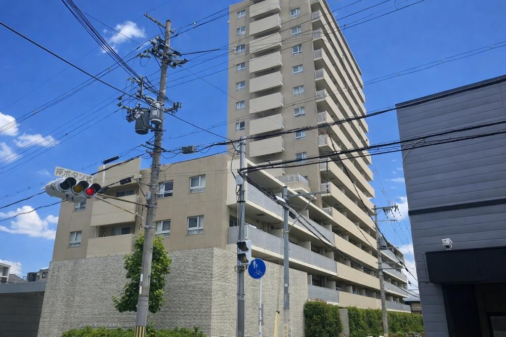 4LDK apartment in Kadoma, Osaka - Photo 1
