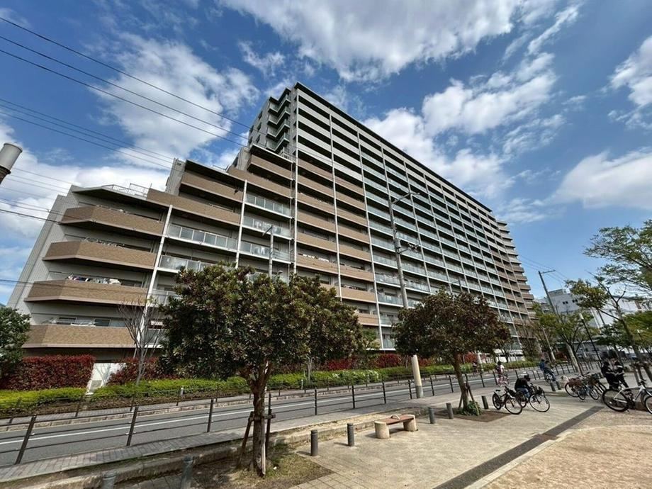 3LDK apartment in Tsurumi Ward, Osaka - Photo 1