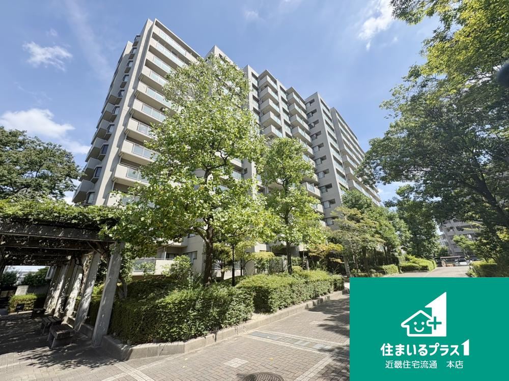3LDK apartment in Neyagawa, Osaka - Photo 1