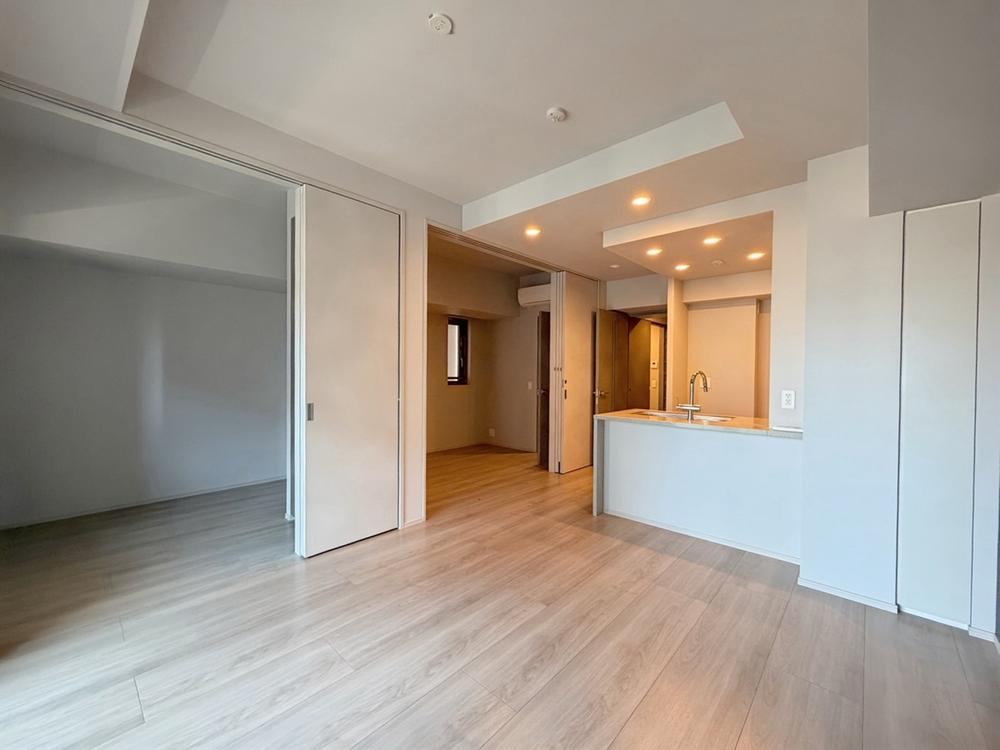 2LDK+S apartment in Shinagawa Ward, Tokyo - Photo 1