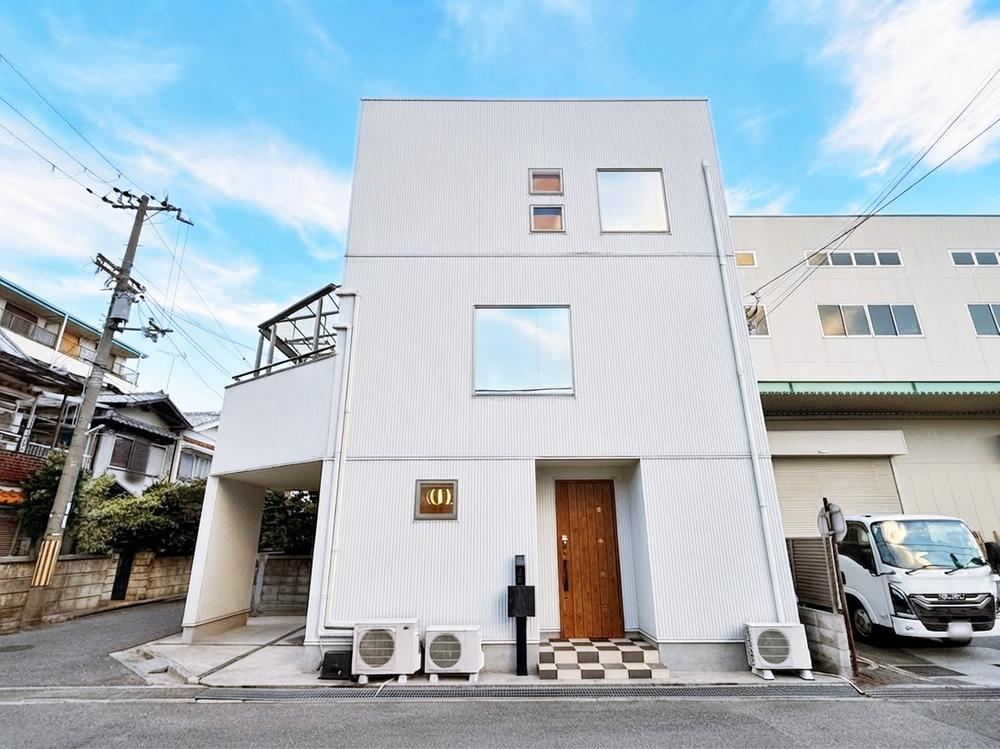 3LDK house in Yao, Osaka - Photo 1