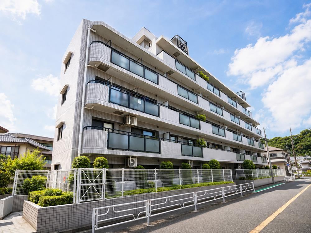 3LDK apartment in Isogo Ward, Yokohama, Kanagawa - Photo 1