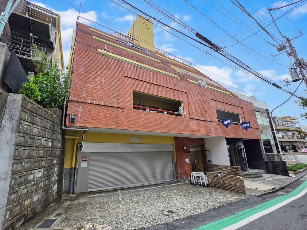 studio apartment in Shibuya Ward, Tokyo - Photo 1