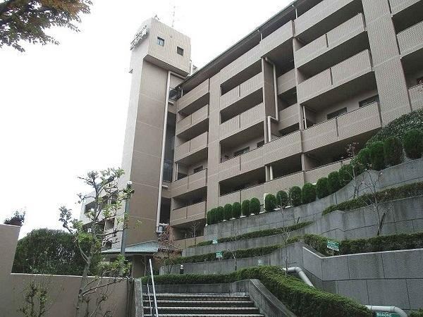 2LDK+S apartment in Hirakata, Osaka - Photo 1