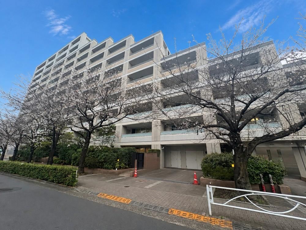 2LDK apartment in Meguro Ward, Tokyo - Photo 1