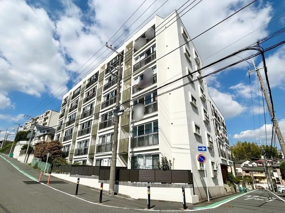 2LDK apartment in Isogo Ward, Yokohama, Kanagawa - Photo 1