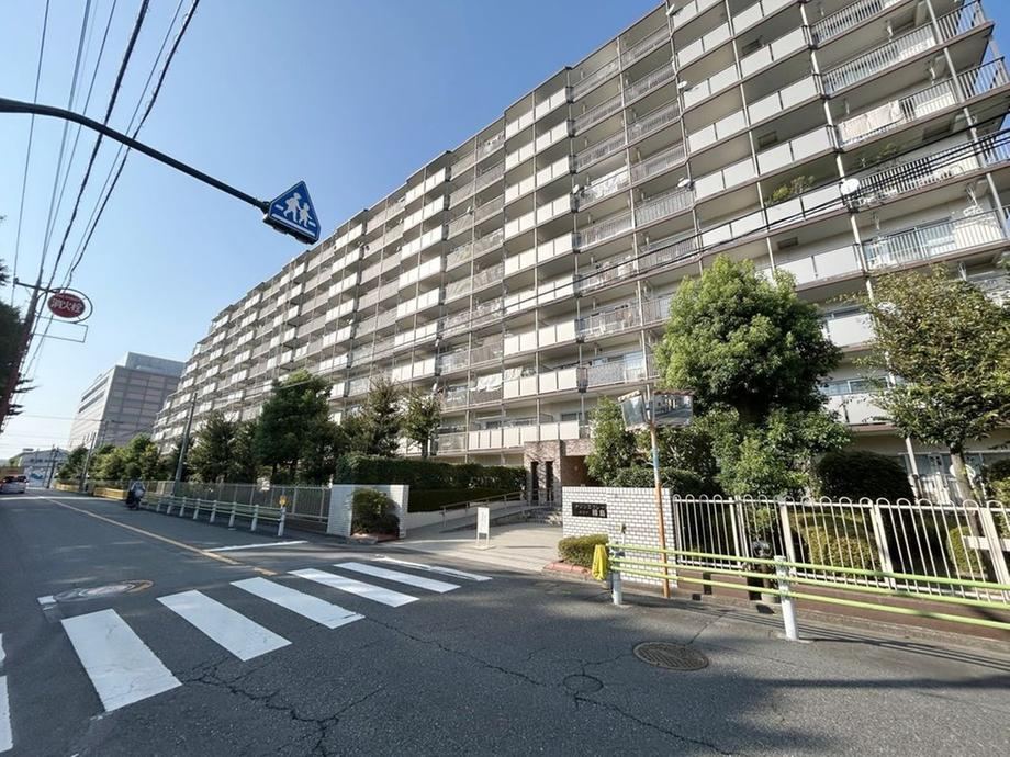 3LDK apartment in Akishima, Tokyo - Photo 1