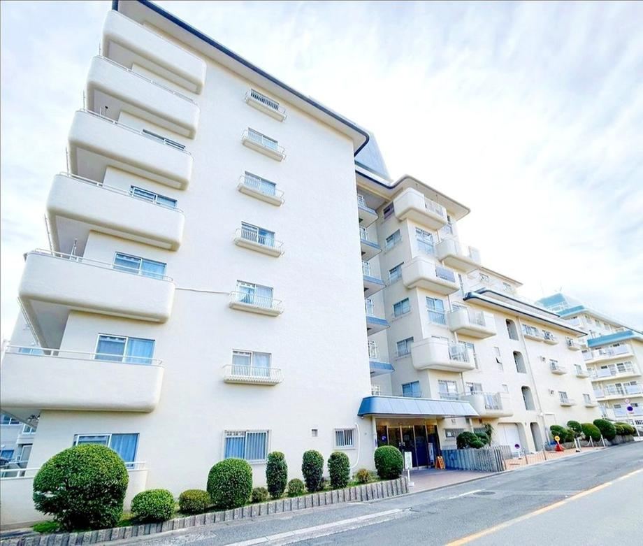 3LDK apartment in Toyonaka, Osaka - Photo 1