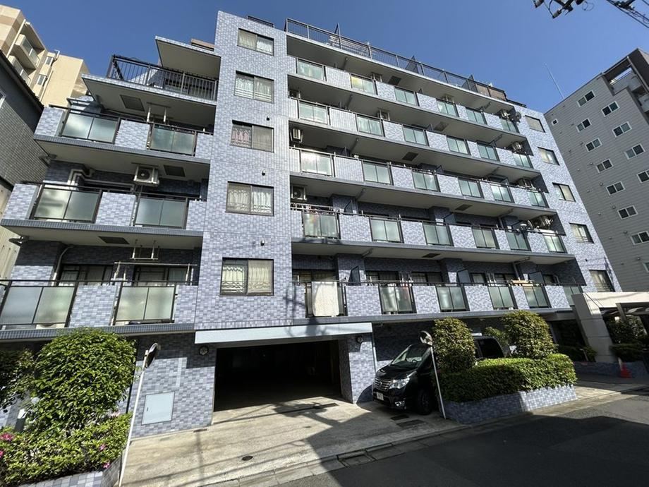 2LDK+S apartment in Sumida Ward, Tokyo - Photo 1