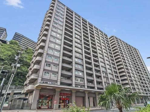 3LDK apartment in Isogo Ward, Yokohama, Kanagawa - Photo 1