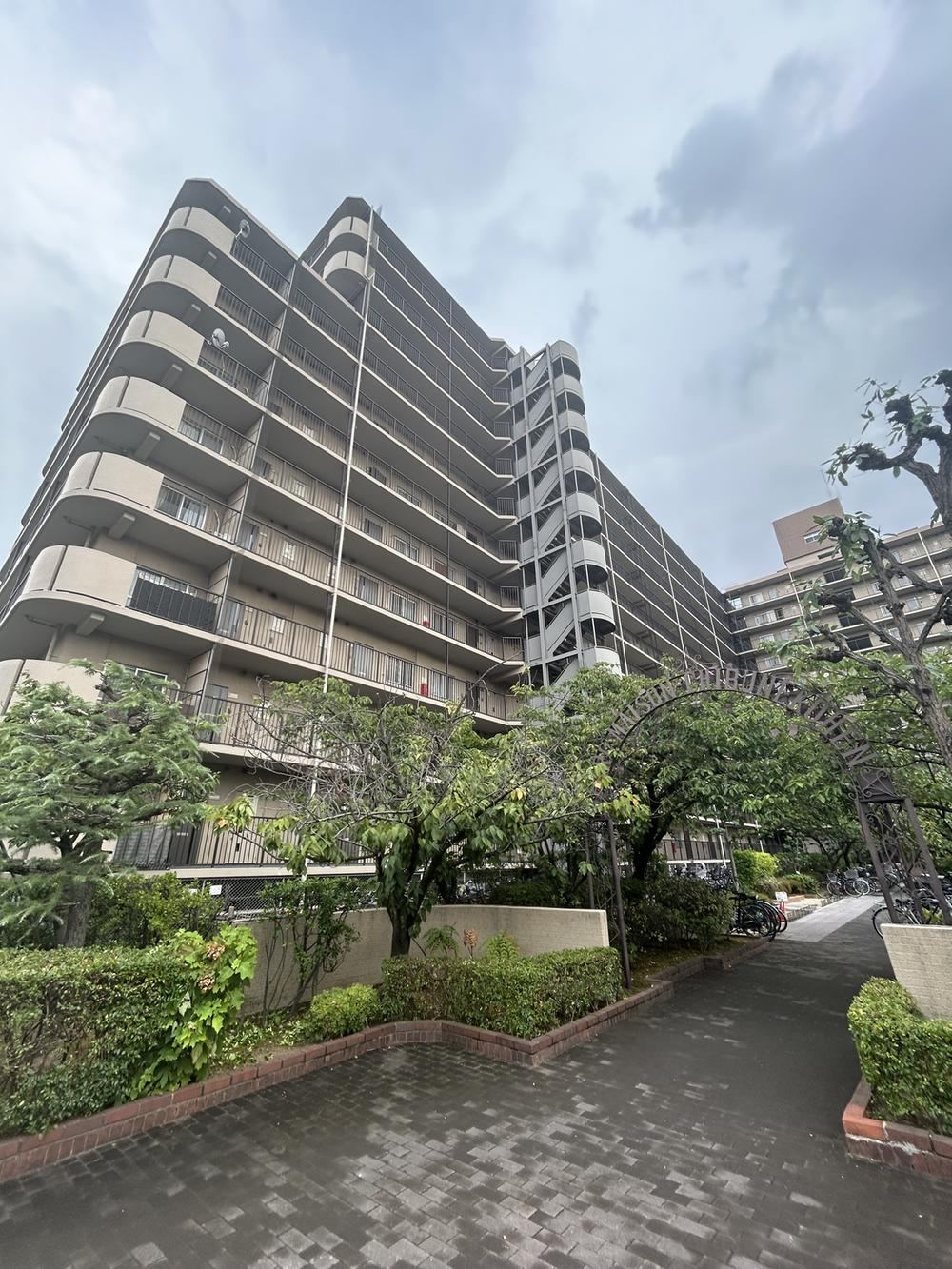 3LDK apartment in Nishiyodogawa Ward, Osaka - Photo 1