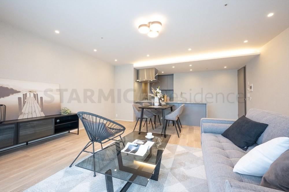 2LDK apartment in Minato Ward, Tokyo - Photo 1