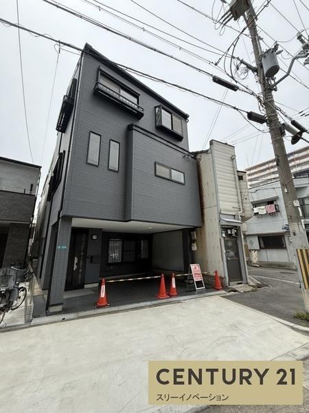 3LDK house in Minato Ward, Osaka - Photo 1