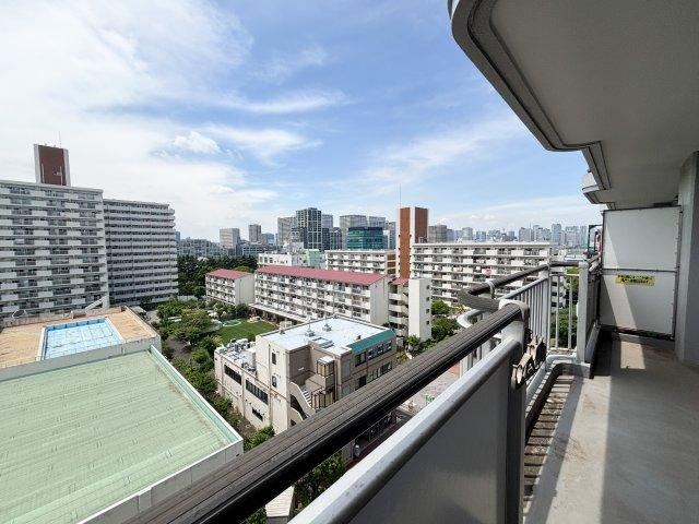 2LDK+S apartment in Shinagawa Ward, Tokyo - Photo 1