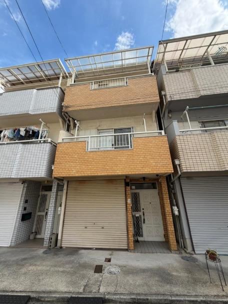 4LDK house in Higashiosaka, Osaka - Photo 1