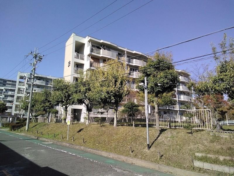 3LDK apartment in Shimamoto, Mishima District, Osaka - Photo 1