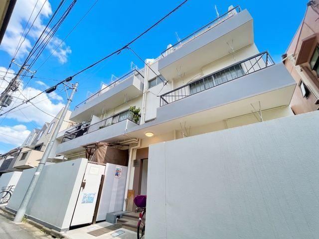 2DK apartment in Shibuya Ward, Tokyo - Photo 1