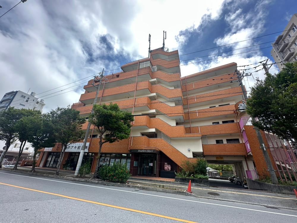 3LDK apartment in Naha, Okinawa - Photo 1