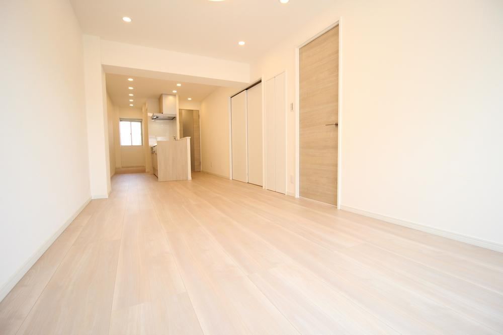 2LDK apartment in Joto Ward, Osaka - Photo 1
