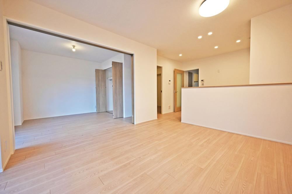 2LDK+S apartment in Settsu, Osaka - Photo 1
