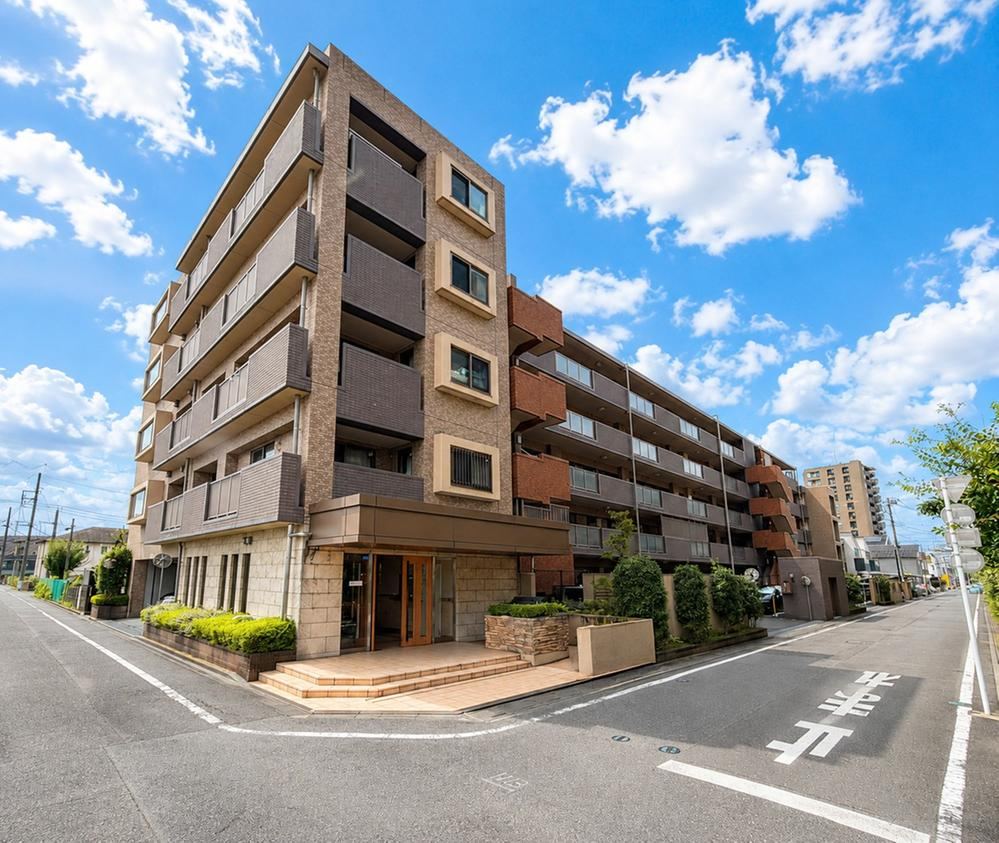 4LDK apartment in Fussa, Tokyo - Photo 1