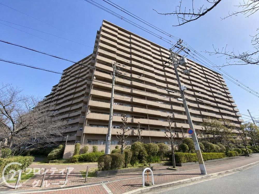 3LDK apartment in Sakai Ward, Sakai, Osaka - Photo 1
