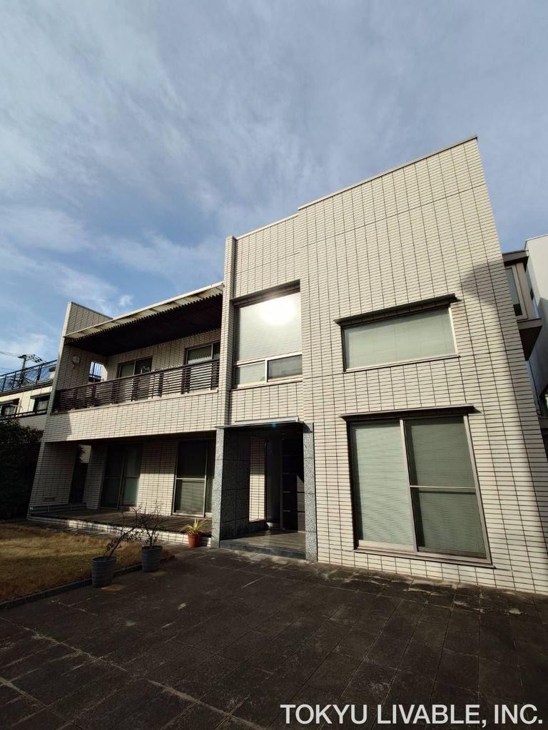 7LDK house in Suginami Ward, Tokyo - Photo 1