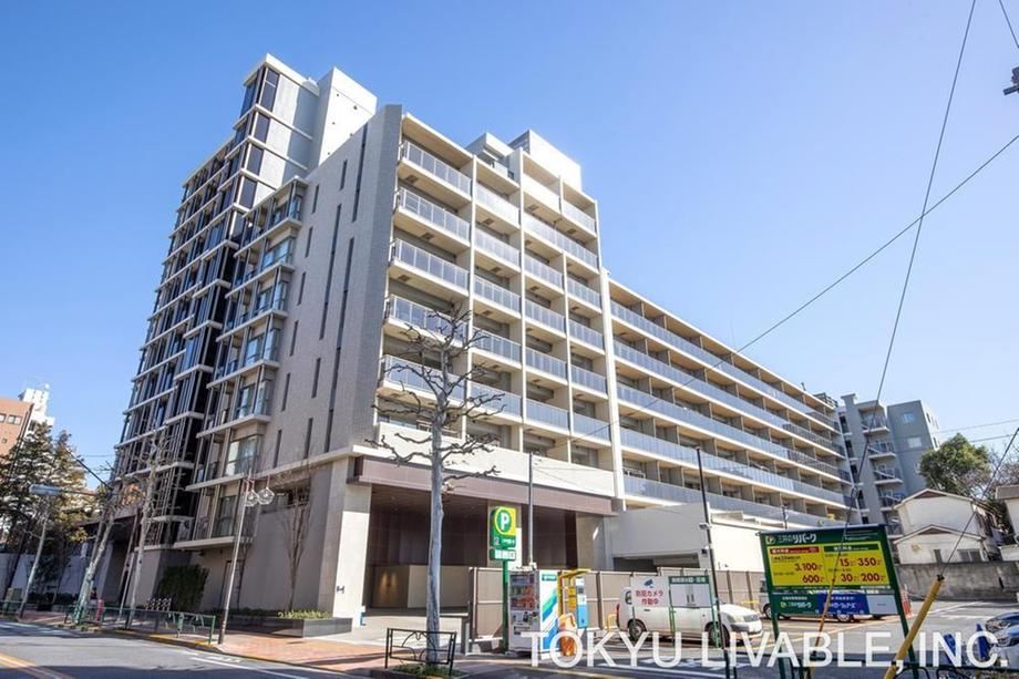 3LDK apartment in Shinjuku Ward, Tokyo - Photo 1
