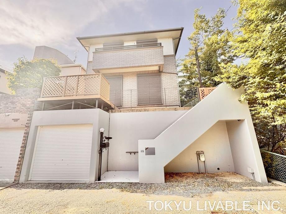 4LDK house in Higashinada Ward, Kobe, Hyogo - Photo 1