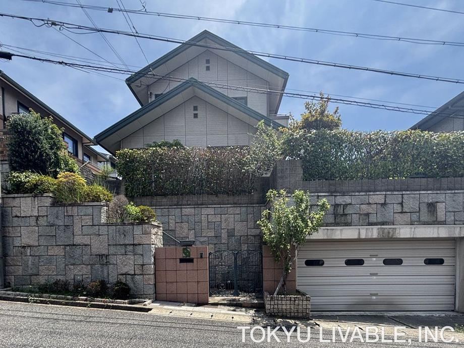 6LDK+S house in Tarumi Ward, Kobe, Hyogo - Photo 1