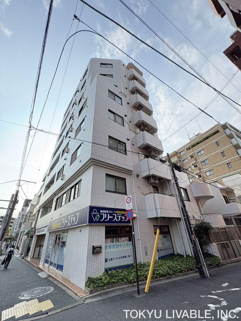 2LDK apartment in Shinjuku Ward, Tokyo - Photo 1