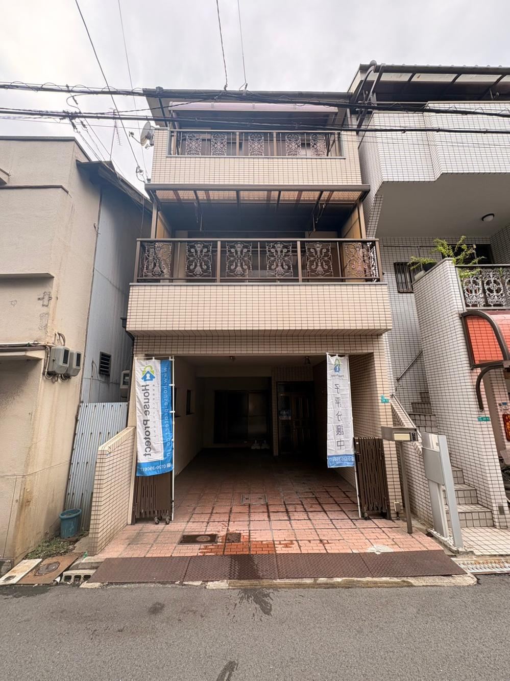 5LDK house in Higashinari Ward, Osaka - Photo 1