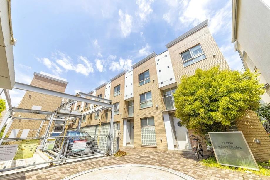 3LDK apartment in Setagaya Ward, Tokyo - Photo 1