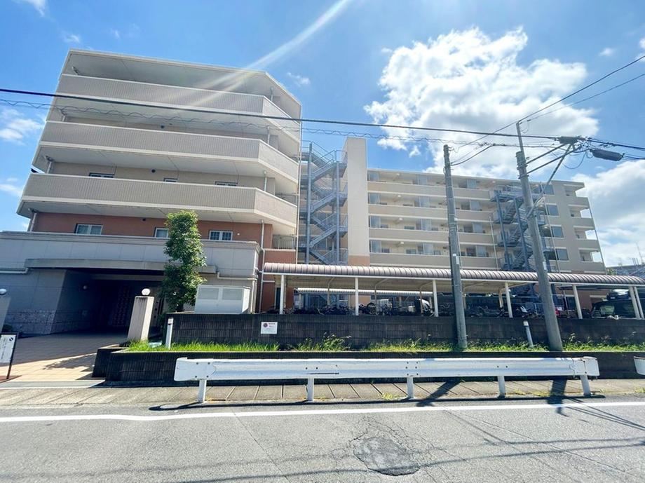 3LDK apartment in Yoshikawa, Saitama - Photo 1