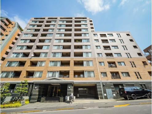 2LDK apartment in Shinjuku Ward, Tokyo - Photo 1