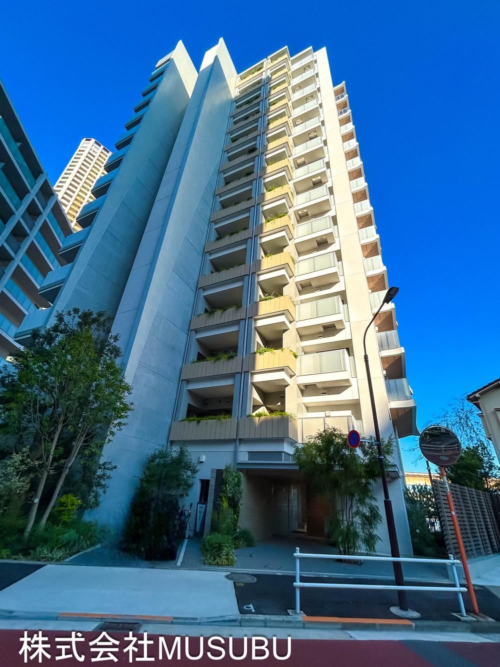 2LDK apartment in Minato Ward, Tokyo - Photo 1