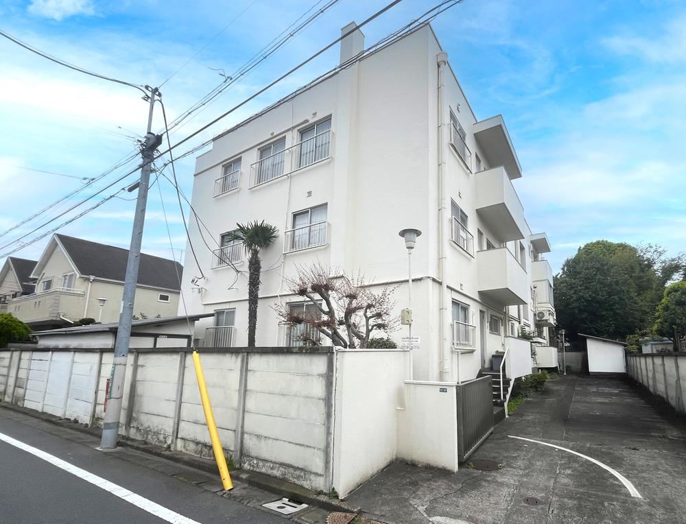3LDK apartment in Nakano Ward, Tokyo - Photo 1