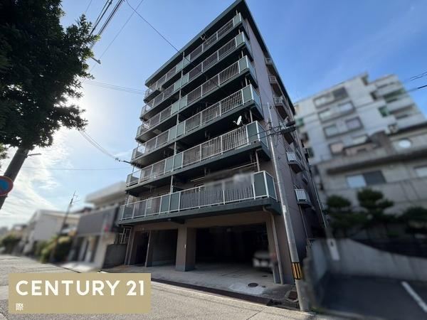 4DK apartment in Wakayama, Wakayama - Photo 1