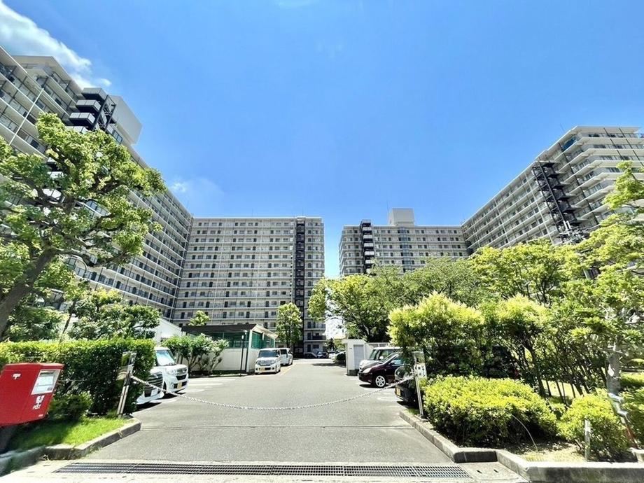 3LDK apartment in Higashiosaka, Osaka - Photo 1