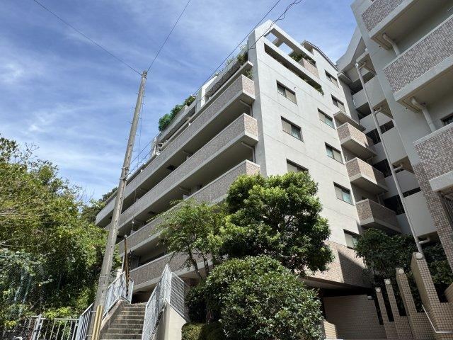 3LDK apartment in Tarumi Ward, Kobe, Hyogo - Photo 1