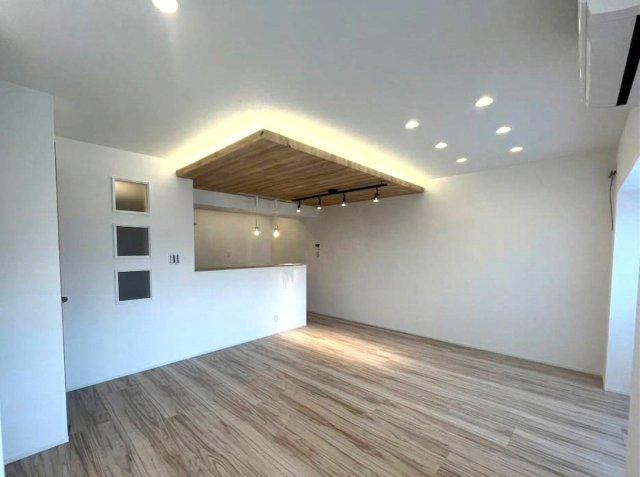 2LDK apartment in Urayasu, Chiba - Photo 1