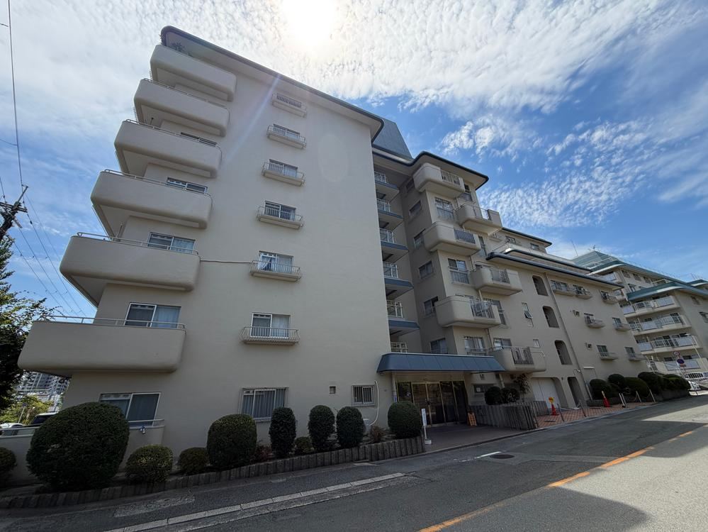 2LDK+S apartment in Toyonaka, Osaka - Photo 1