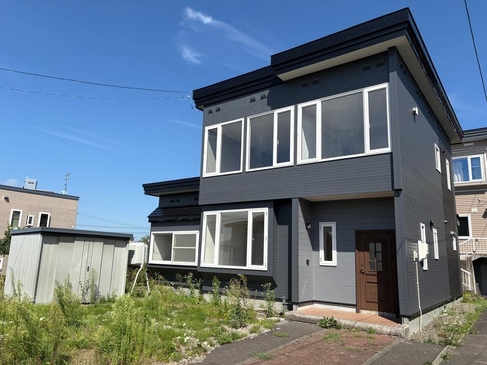 4LDK house in Ebetsu, Hokkaido - Photo 1