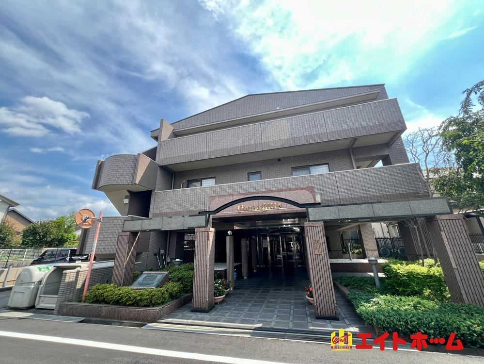 2LDK+S apartment in Hino, Tokyo - Photo 1