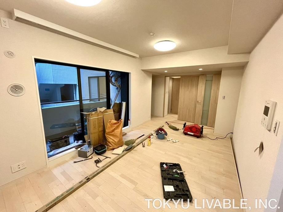 2LDK+S apartment in Chuo Ward, Tokyo - Photo 1