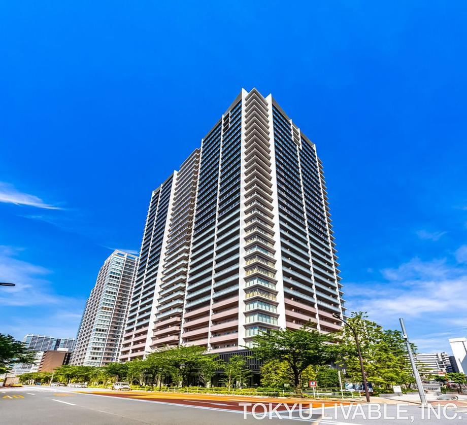 3LDK apartment in Minato Ward, Tokyo - Photo 1